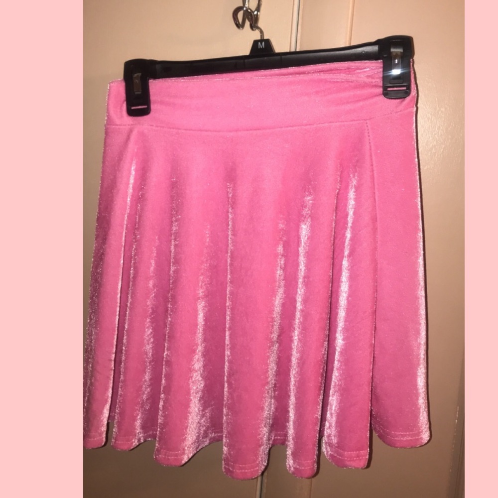 medium hot pink skirt 💫